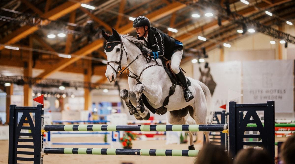 Peder i SM-ledning – Ella redo att försvara guldet